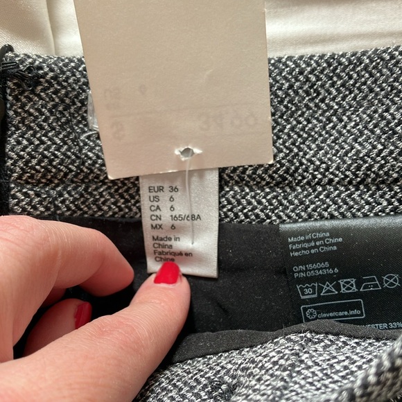 H&M Pencil Skirt with buttons - Picture 5 of 5